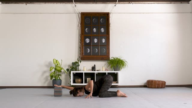 STRETCH: SHOULDERS